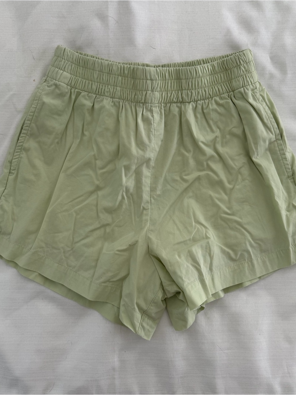 Abercrombie lightweight elastic band shorts size women’s small